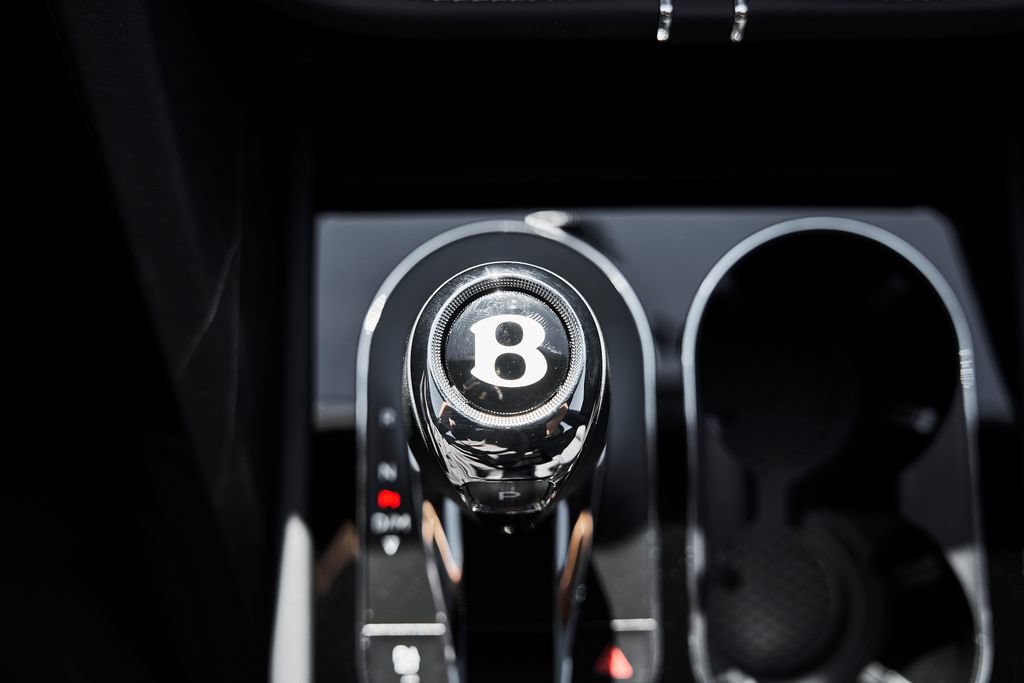 Used 2025 Bentley Bentayga AWD/4WD image 69