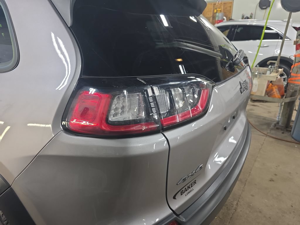 Used 2019 Jeep Cherokee Trailhawk AWD/4WD image 35