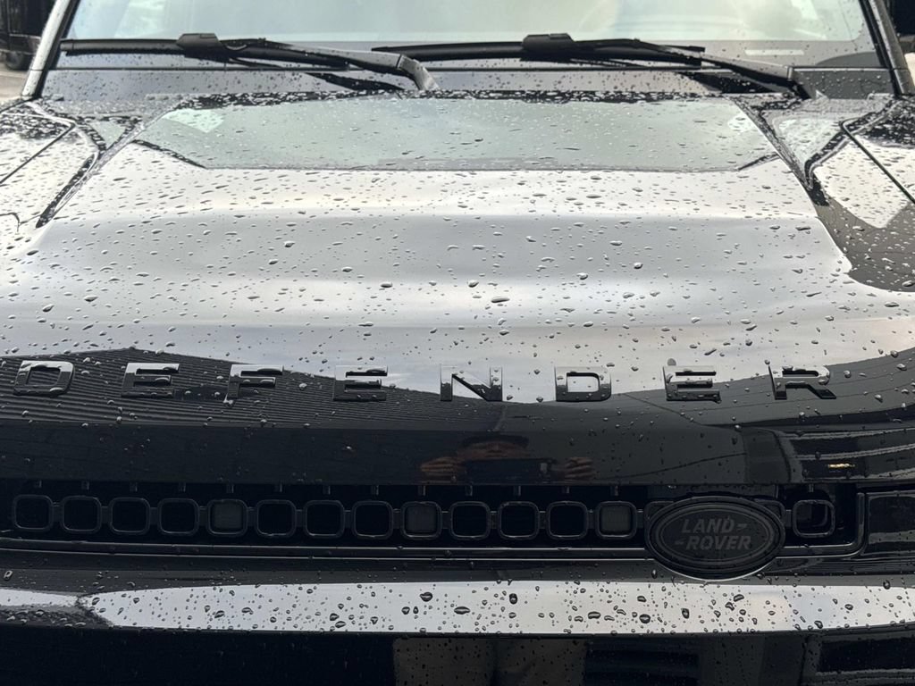 Certified 2026 Land Rover Defender 110 OCTA AWD/4WD image 10