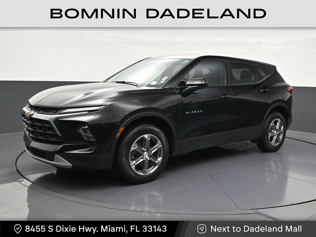 Used 2023 Chevrolet Blazer LT FWD image 1