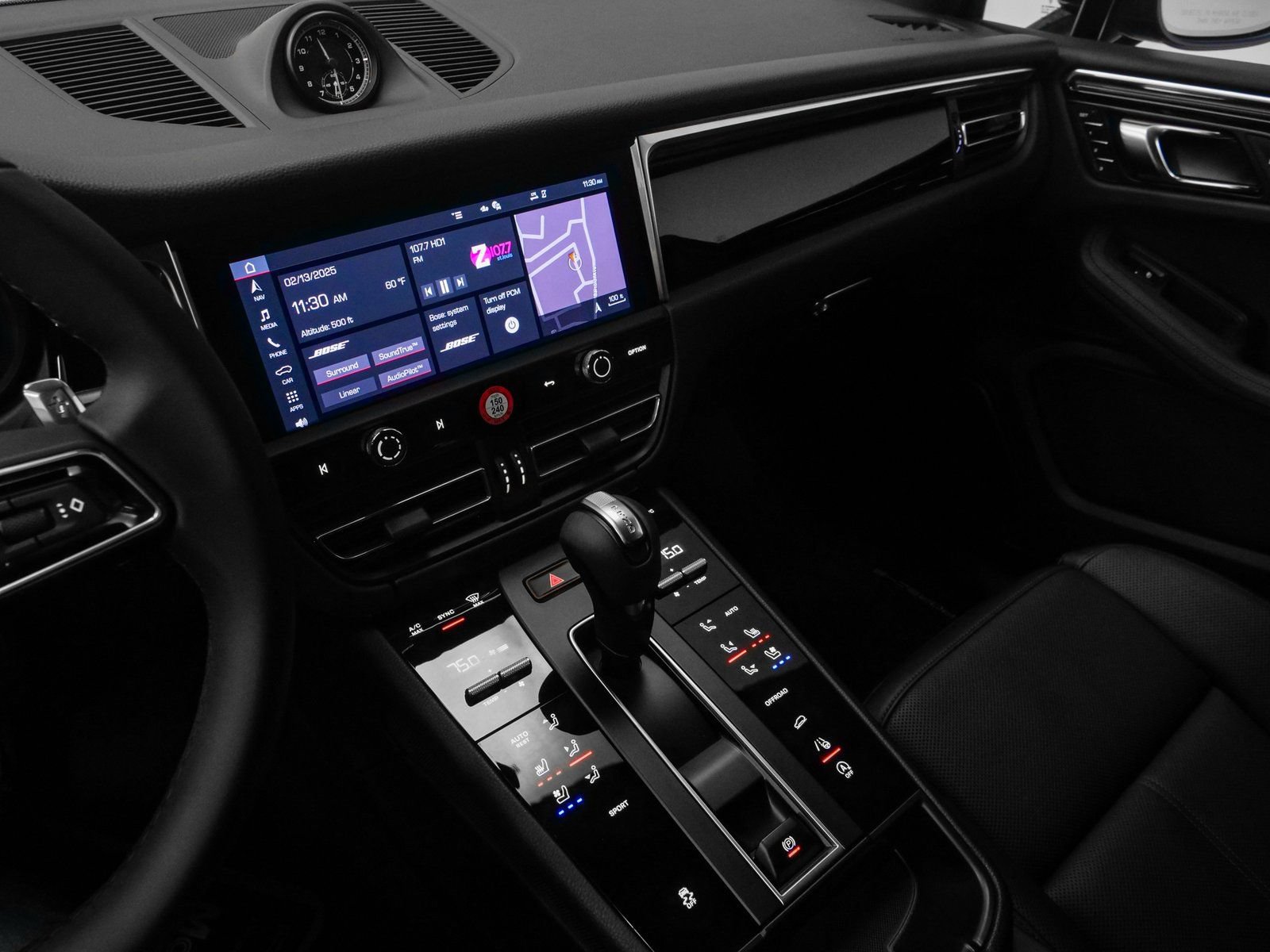 Certified 2025 Porsche Macan AWD/4WD image 26
