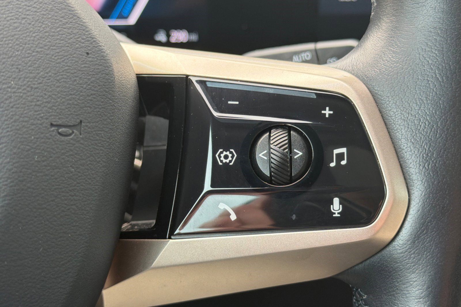 Certified 2023 BMW iX xDrive50 w/ BMW I Signature Blue Package image 32