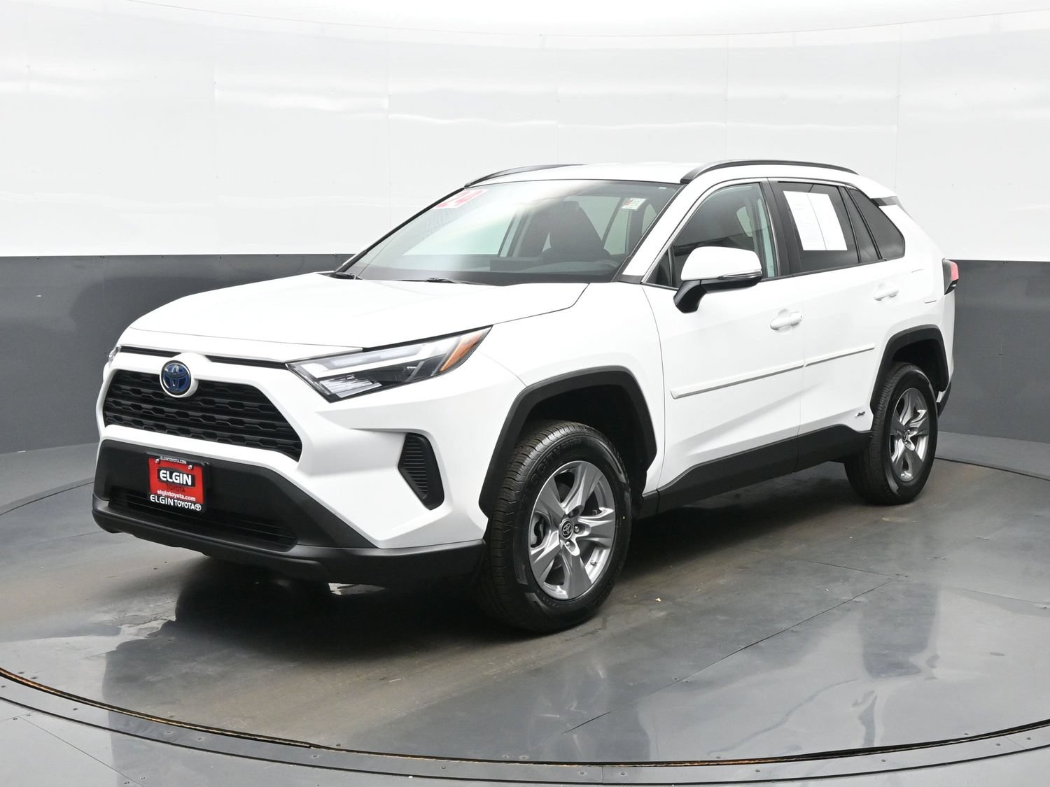 Used 2024 Toyota RAV4 LE AWD/4WD image 2