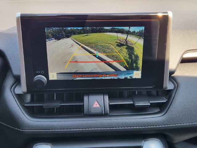 Used 2024 Toyota RAV4 LE FWD image 18