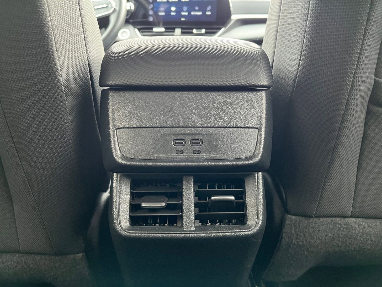 Used 2025 Chevrolet Equinox LT image 24