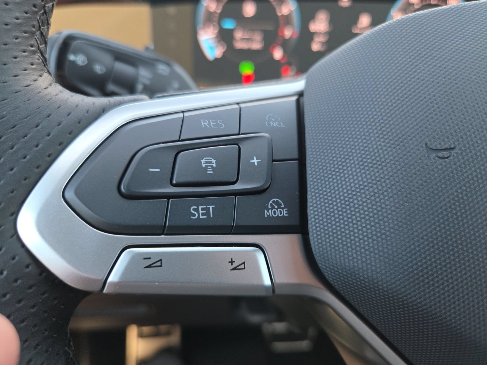 New 2026 Volkswagen Tiguan SEL R-Line AWD/4WD image 26