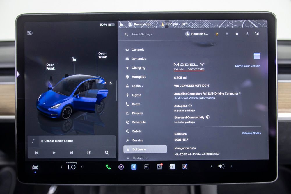 Used 2025 Tesla Model Y Performance image 39