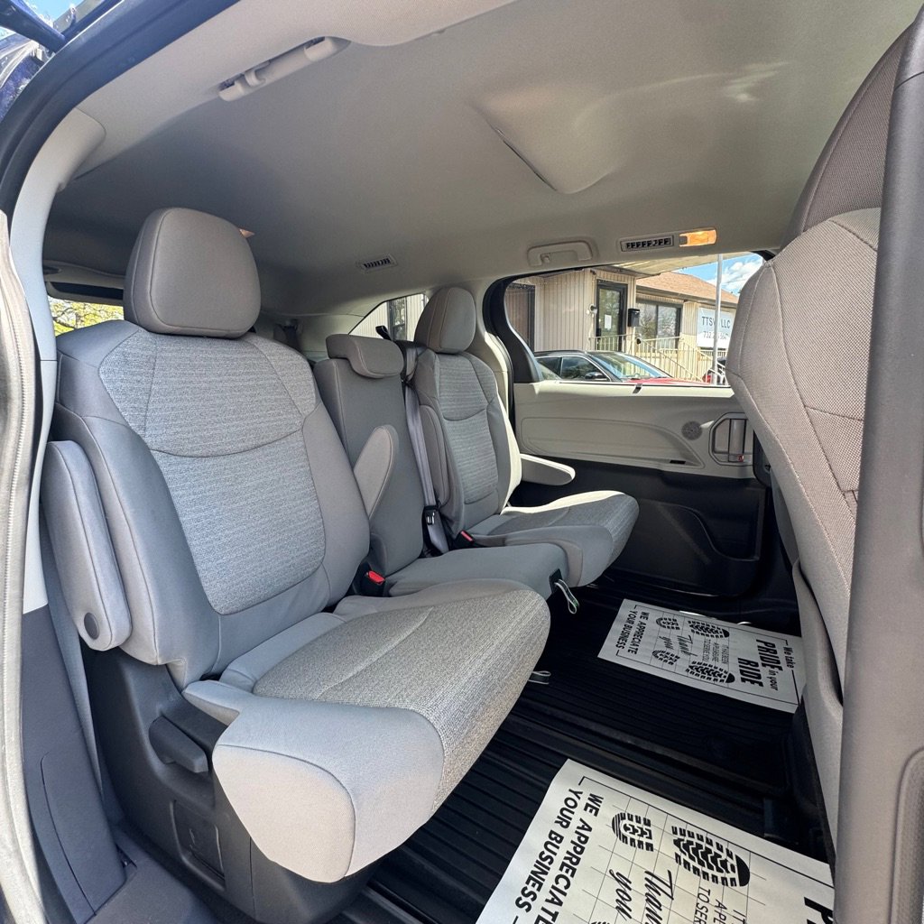 Used 2022 Toyota Sienna LE AWD/4WD image 15
