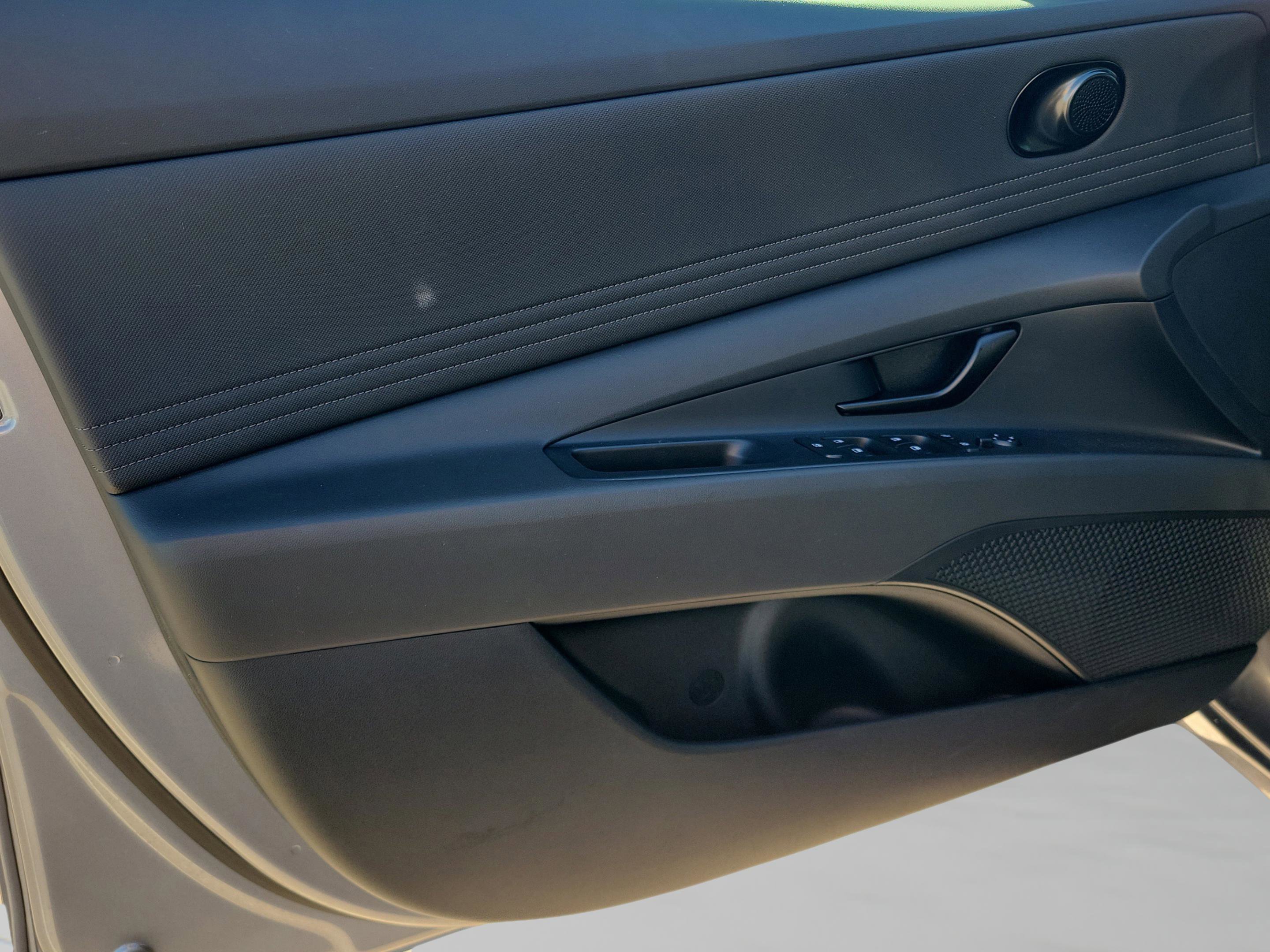 Used 2025 Hyundai Elantra SEL image 17