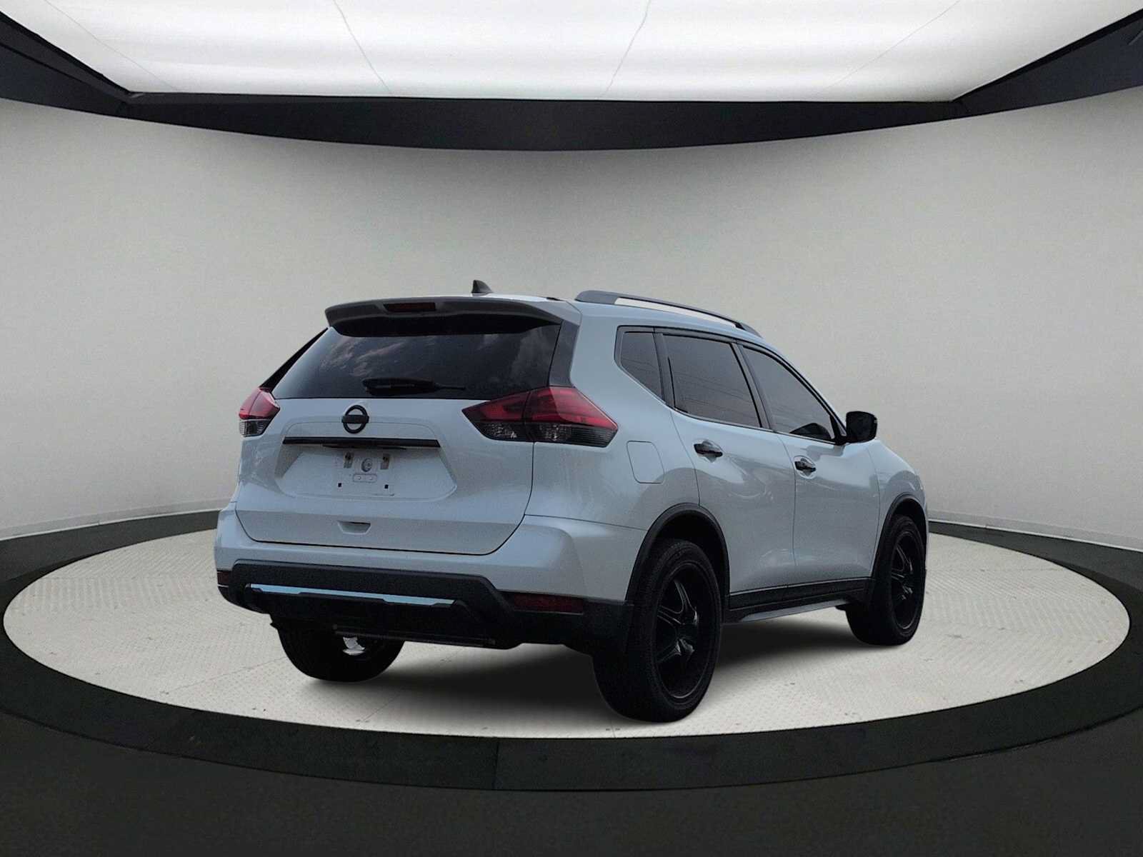 Used 2017 Nissan Rogue SV w/ SV Family Package AWD/4WD image 8
