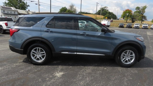 Used 2025 Ford Explorer Active image 9
