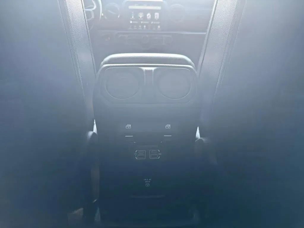 Used 2020 Jeep Wrangler Unlimited Sahara AWD/4WD image 19