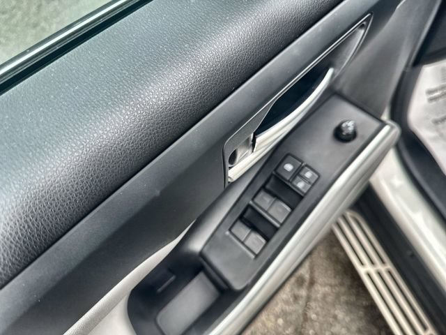Used 2021 Toyota Highlander XLE FWD image 22