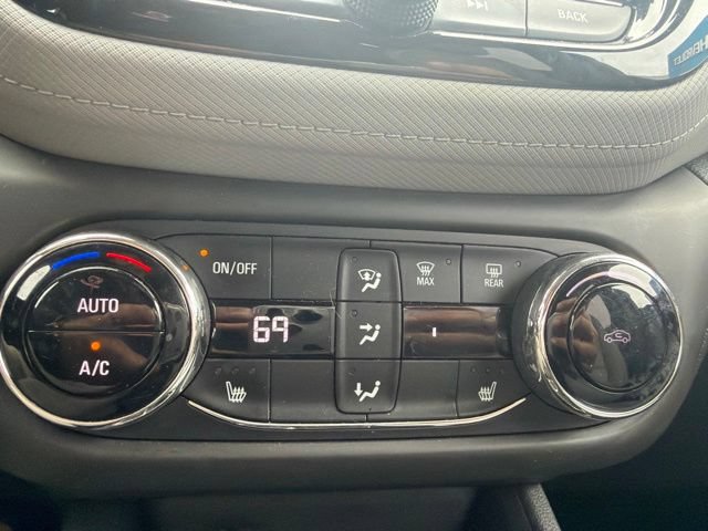 Used 2021 Chevrolet TrailBlazer LT w/ Premium Seating Package AWD/4WD image 15