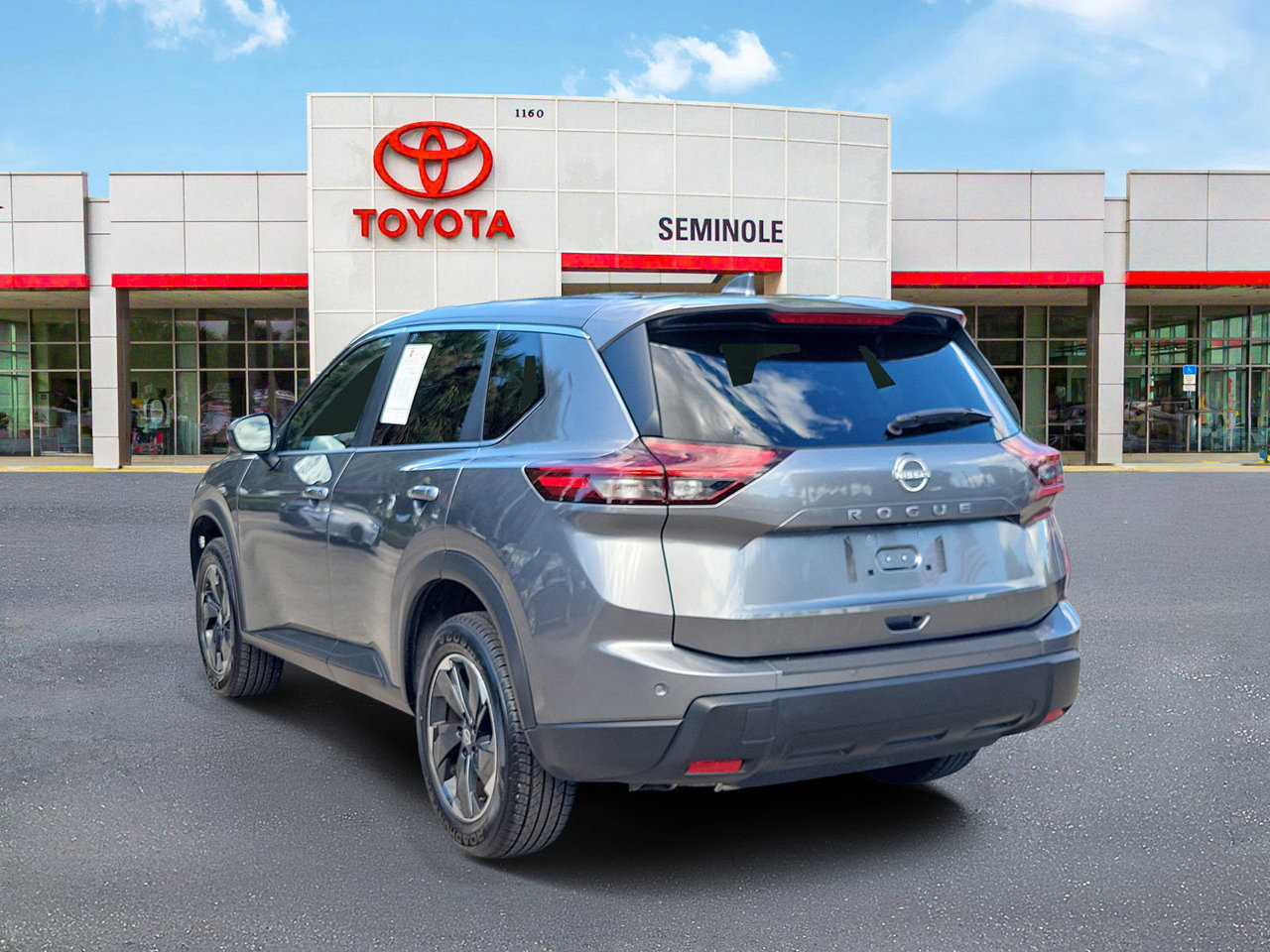 Used 2025 Nissan Rogue SV FWD image 4