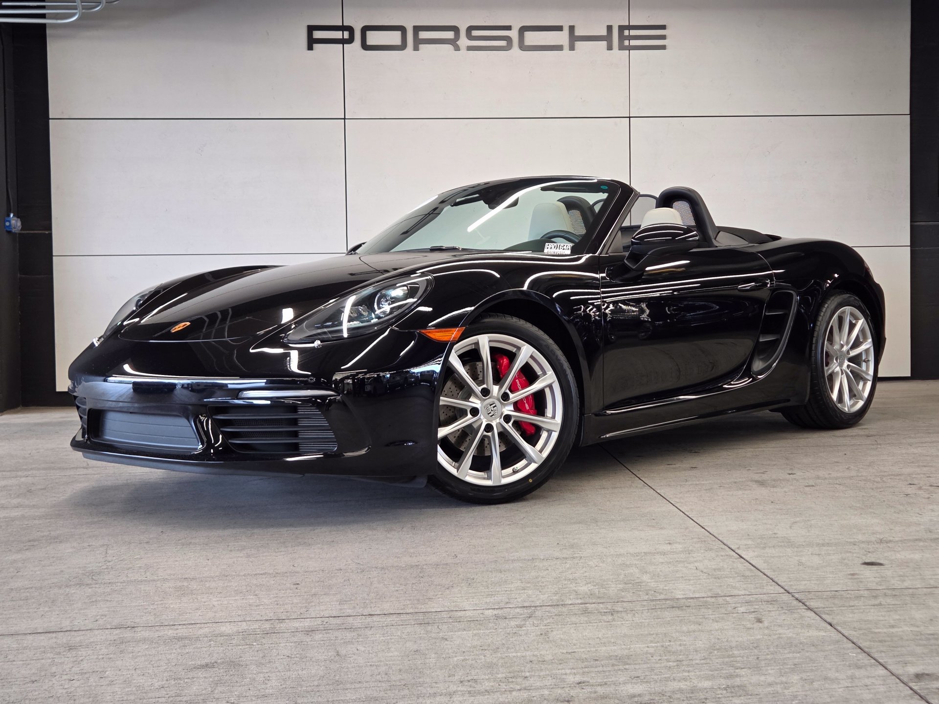 Certified 2025 Porsche 718 Boxster S RWD image 1
