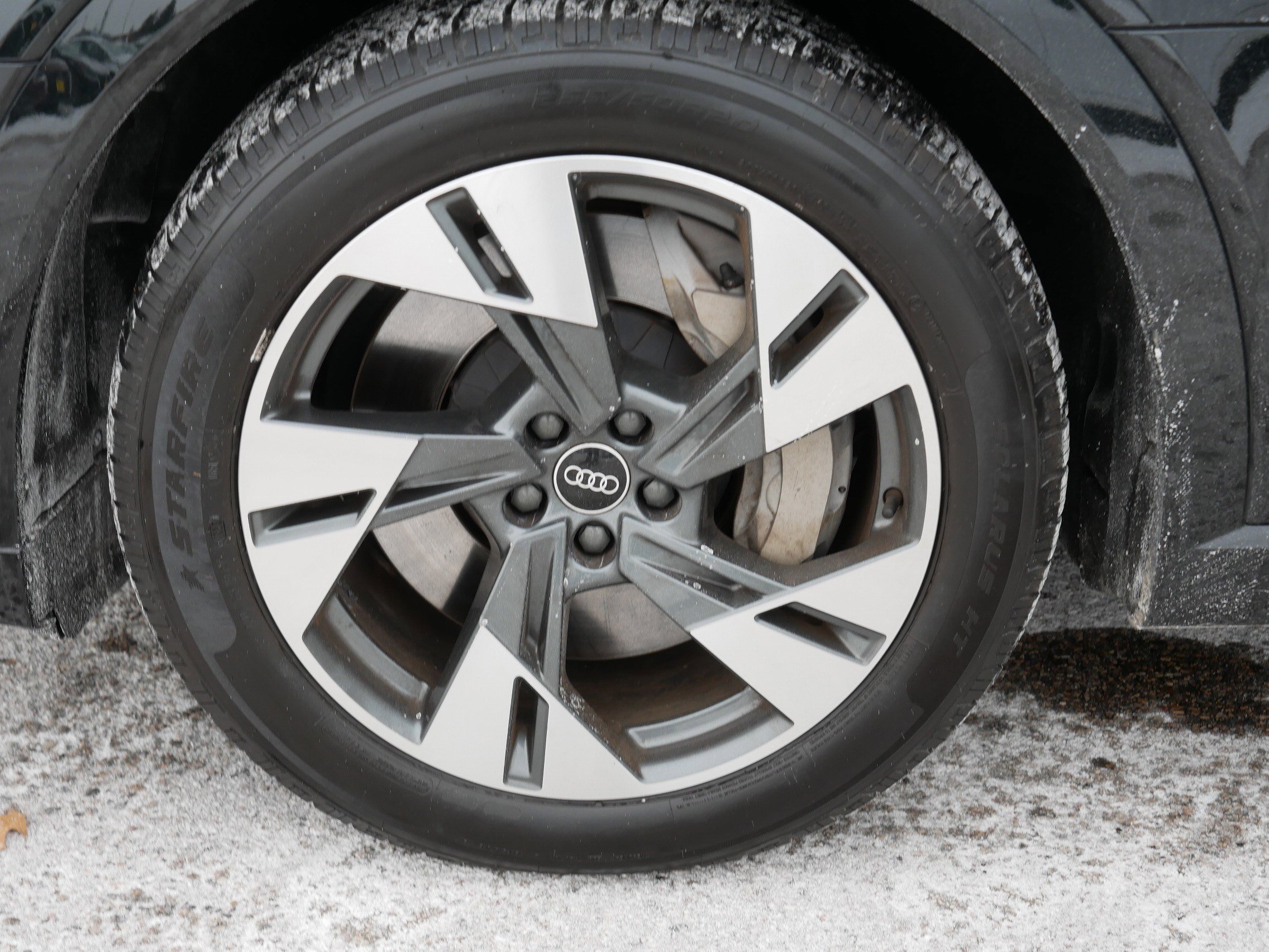 Used 2021 Audi e-tron Premium w/ Convenience Plus Package image 15