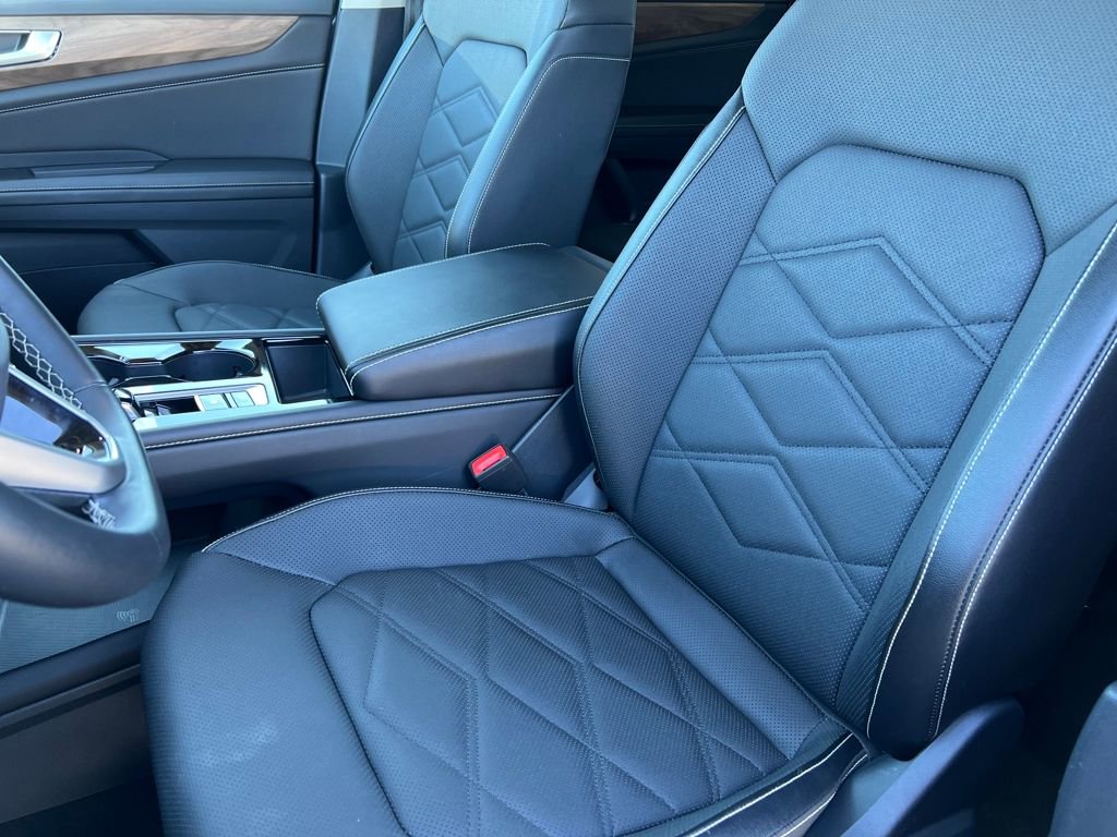 Used 2025 Volkswagen Atlas SE image 9