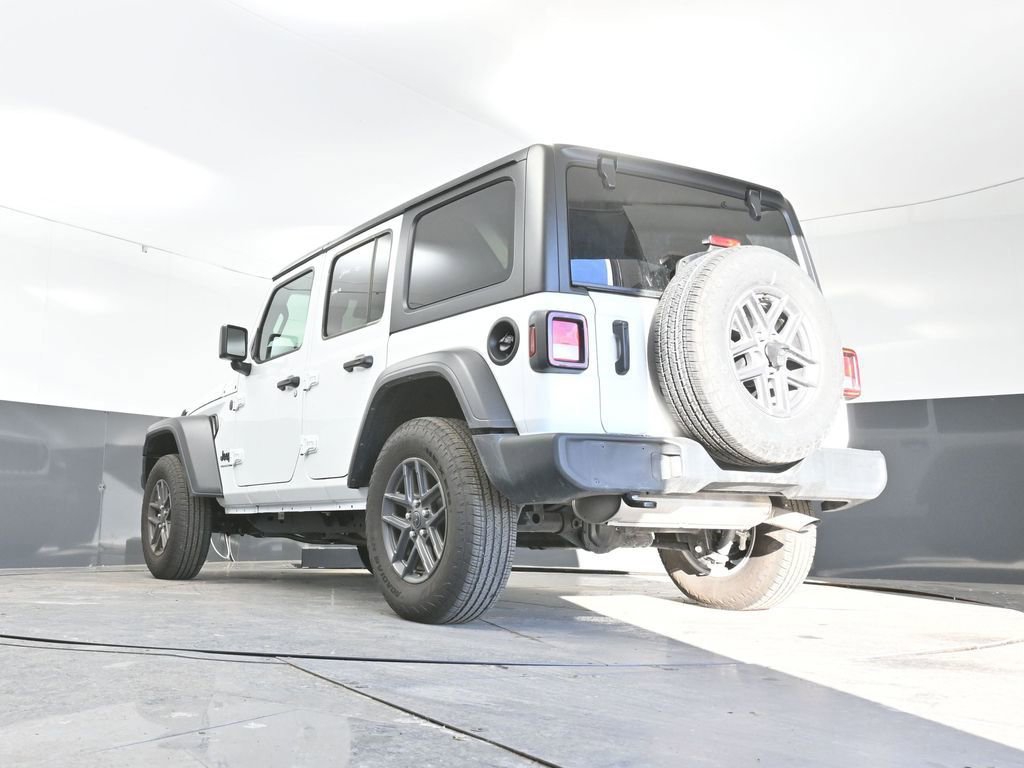 Used 2025 Jeep Wrangler Sport S image 31