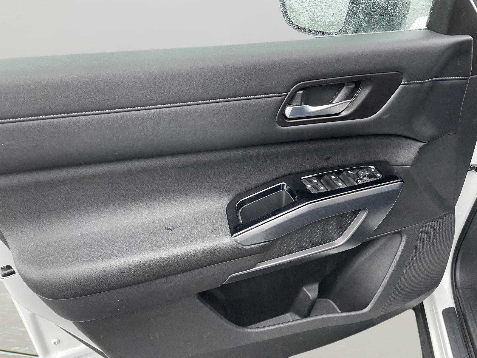 Used 2023 Nissan Pathfinder SL AWD/4WD image 22