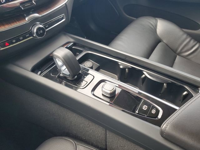 Used 2023 Volvo XC60 T8 Plus image 25