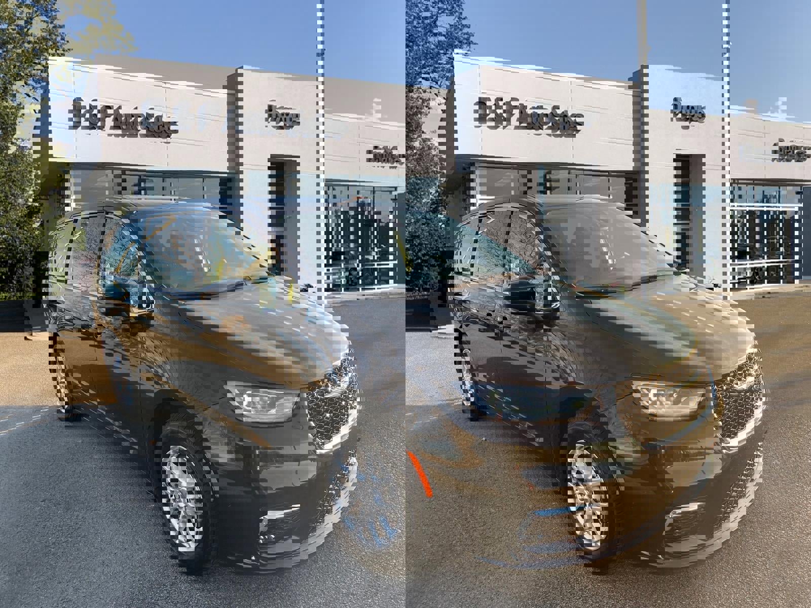 Used 2023 Chrysler Pacifica Touring-L video 1