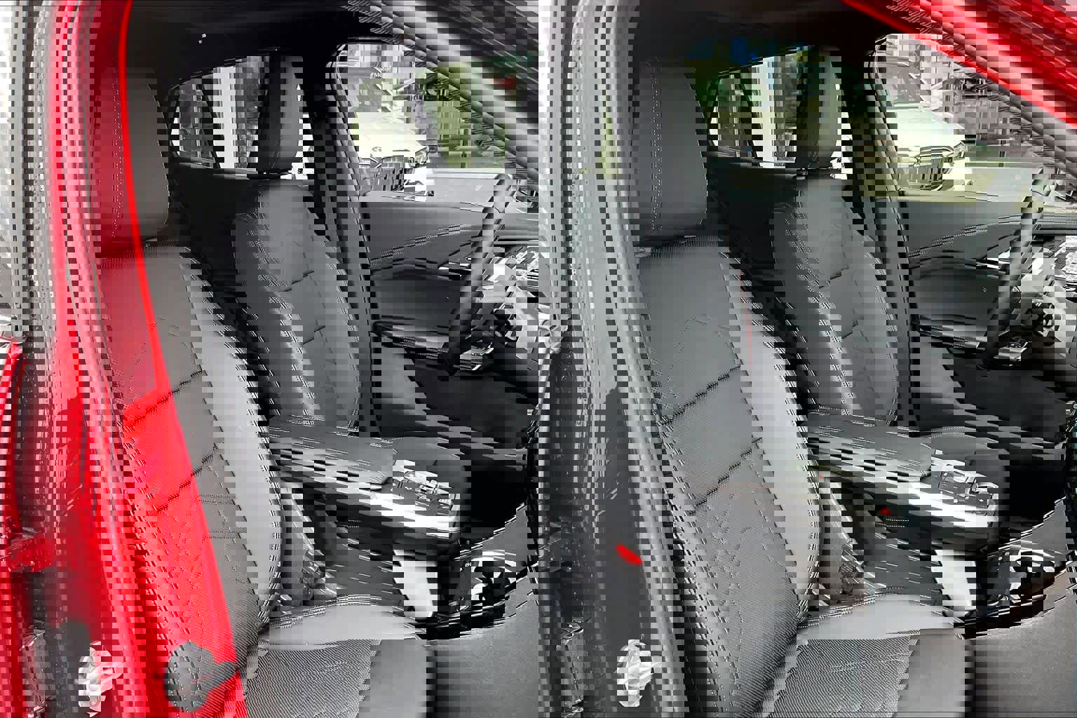 Certified 2025 BMW X2 xDrive28i w/ Premium Package image 8