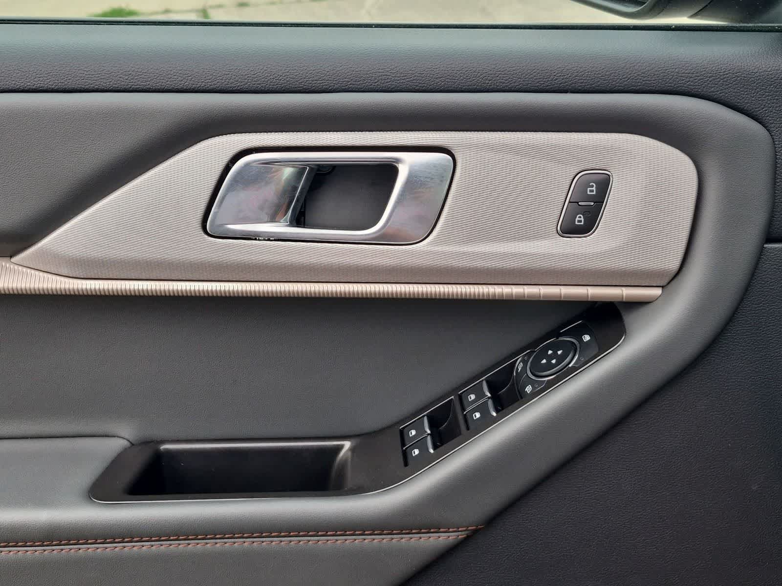New 2025 Ford Explorer Active RWD image 23