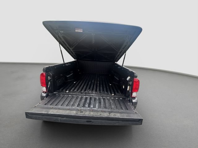 Used 2016 Toyota Tacoma TRD Sport w/ Towing Package AWD/4WD image 12