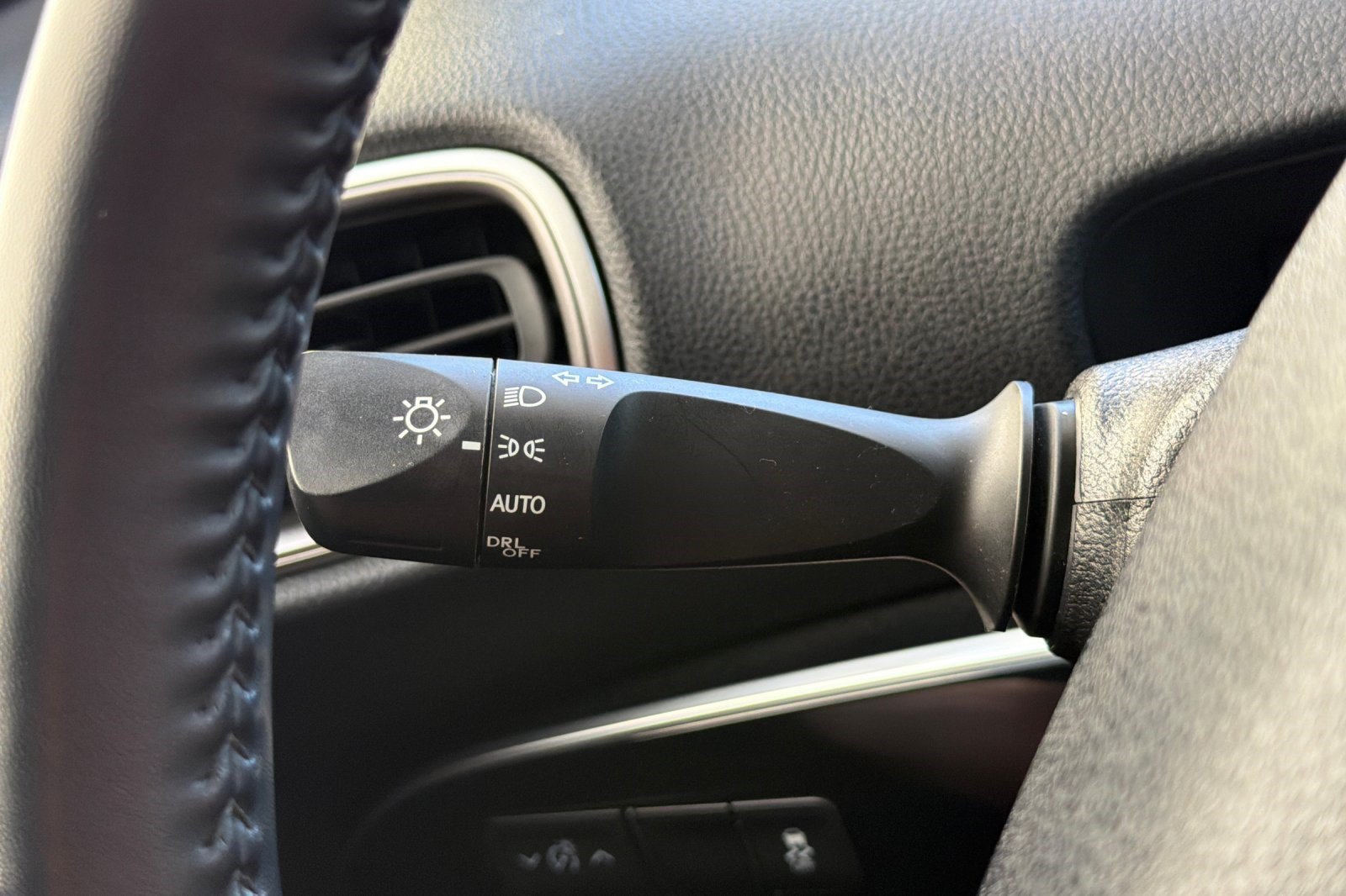 Used 2022 Toyota Prius Prime XLE FWD image 32