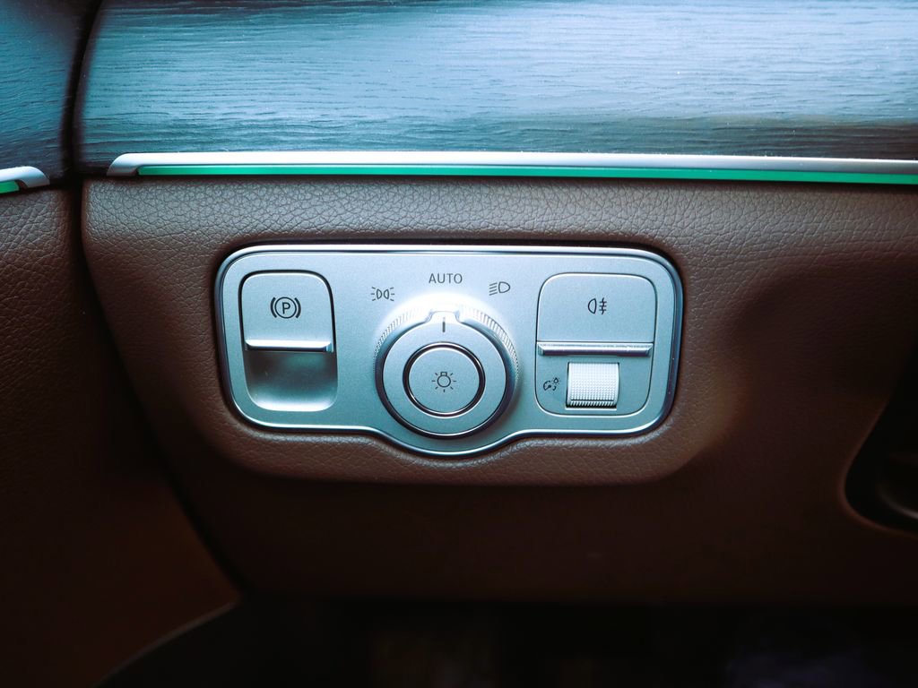 Certified 2025 Mercedes-Benz GLE 450e 4MATIC image 24