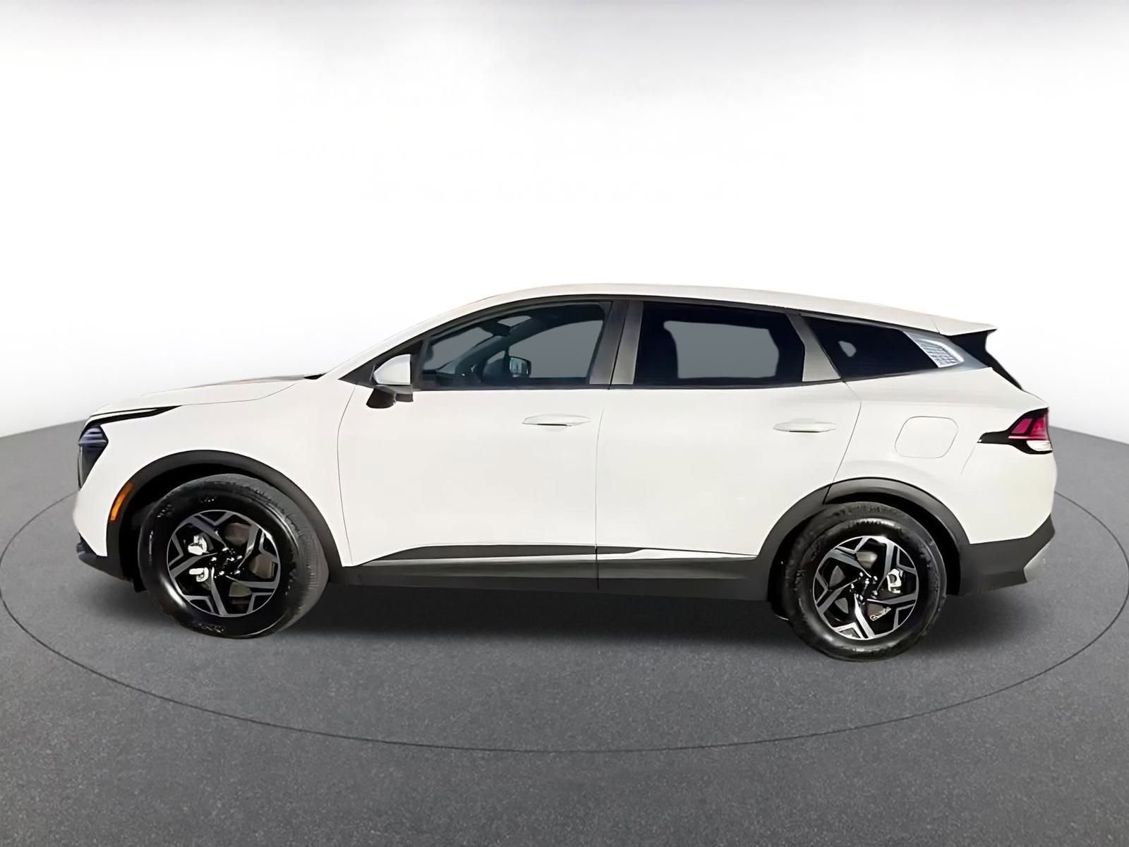 Used 2025 Kia Sportage LX image 10