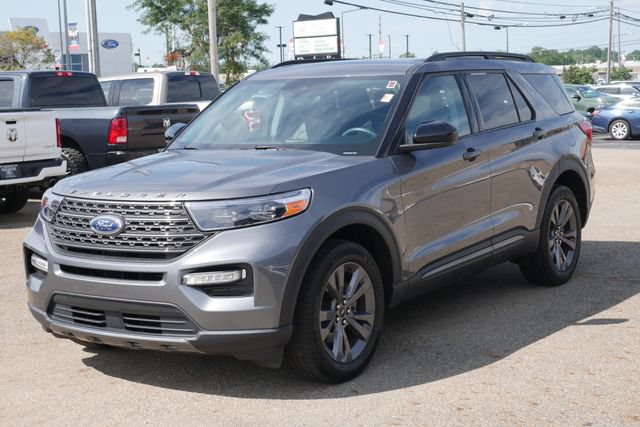 Used 2023 Ford Explorer XLT w/ Equipment Group 202A AWD/4WD image 8