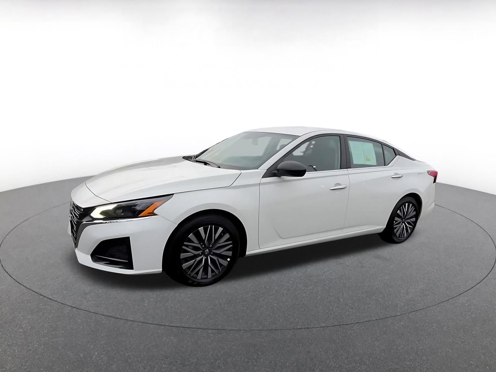 Used 2025 Nissan Altima 2.5 SV image 8