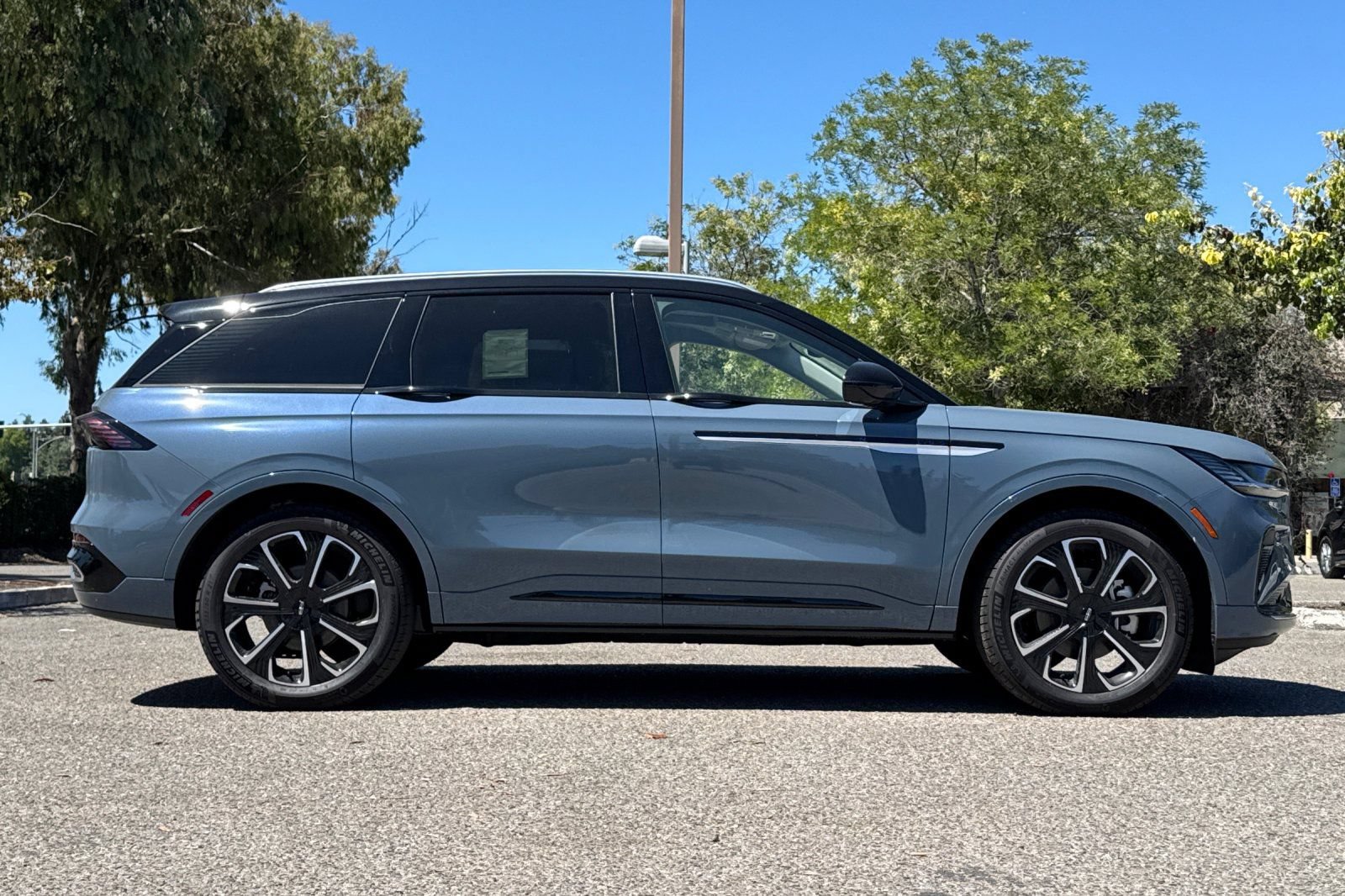 New 2026 Lincoln Nautilus Reserve AWD/4WD image 3