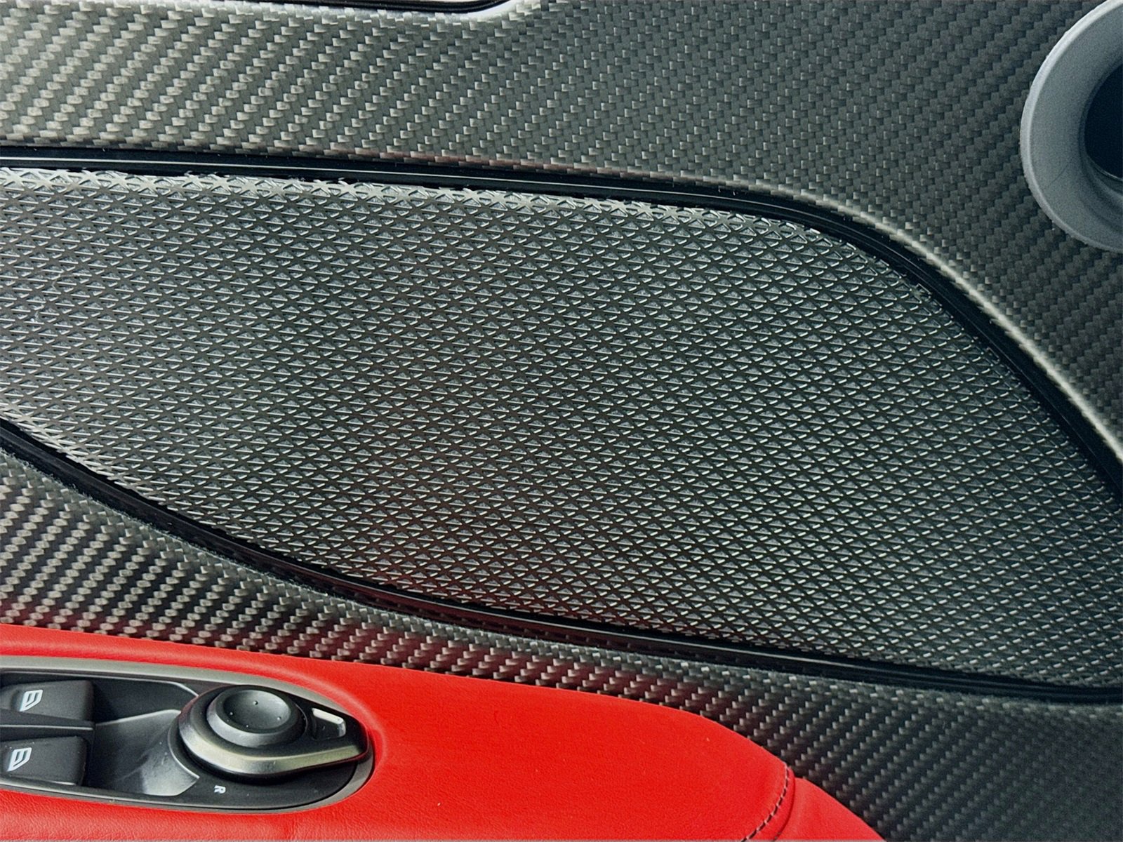 Used 2025 Aston Martin DB12 Convertible image 17