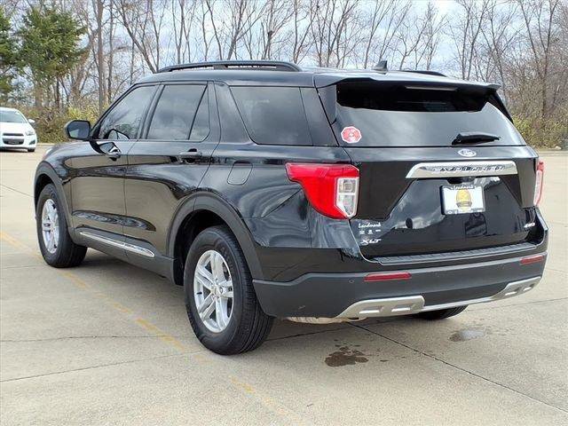Used 2024 Ford Explorer XLT w/ Equipment Group 202A image 3