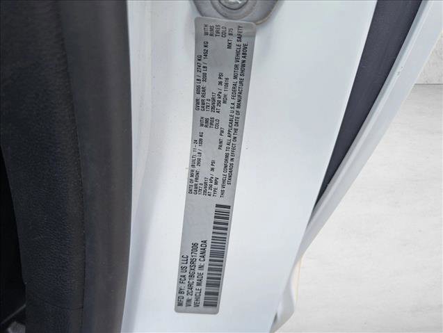 Used 2025 Chrysler Pacifica Select image 23