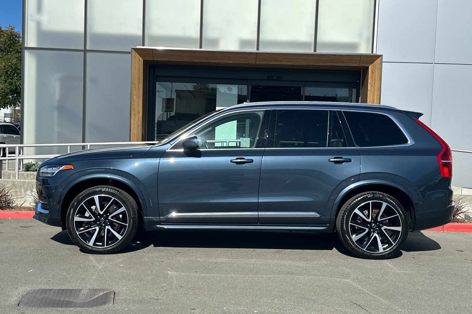 Used 2024 Volvo XC90 B6 Plus w/ Protection Package Premier AWD/4WD image 6