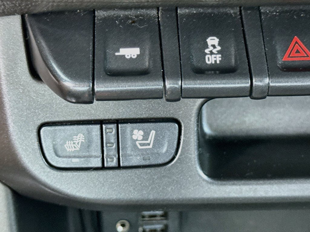 Used 2022 GMC Canyon Denali RWD image 21