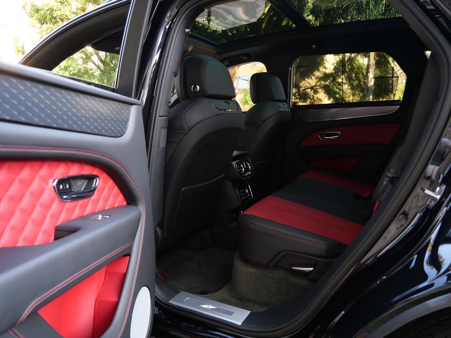 Used 2022 Bentley Bentayga S image 18