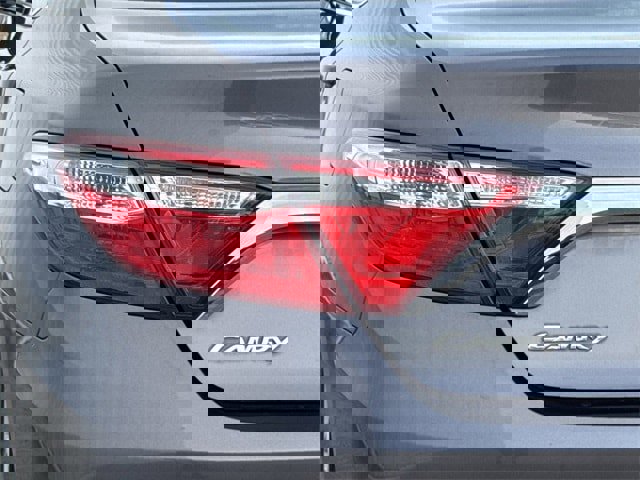 Used 2016 Toyota Camry LE image 6