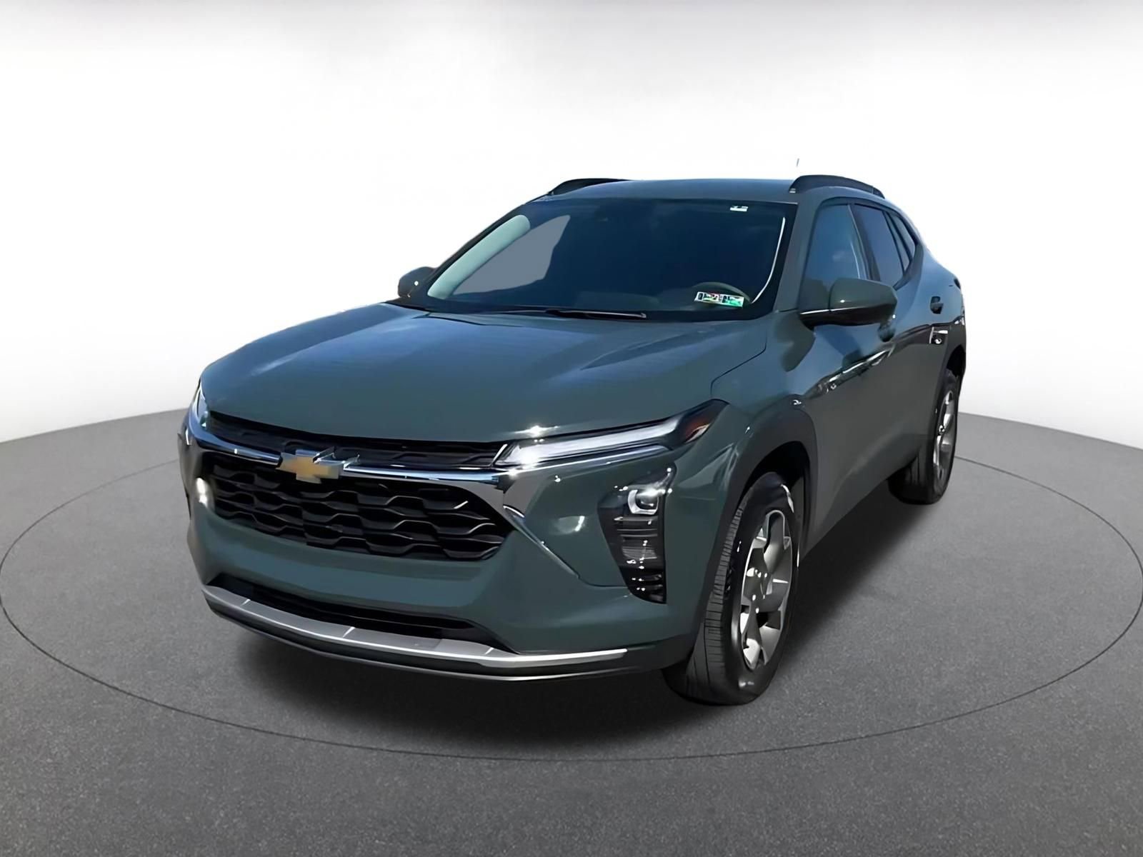 Used 2025 Chevrolet Trax LT FWD image 7