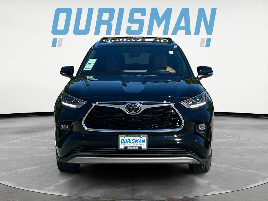 New 2025 Toyota Highlander Platinum image 8