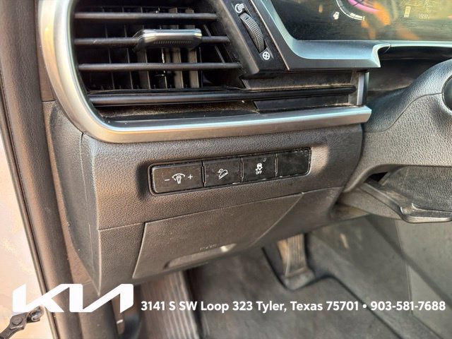 Used 2024 Kia Telluride LX FWD image 16