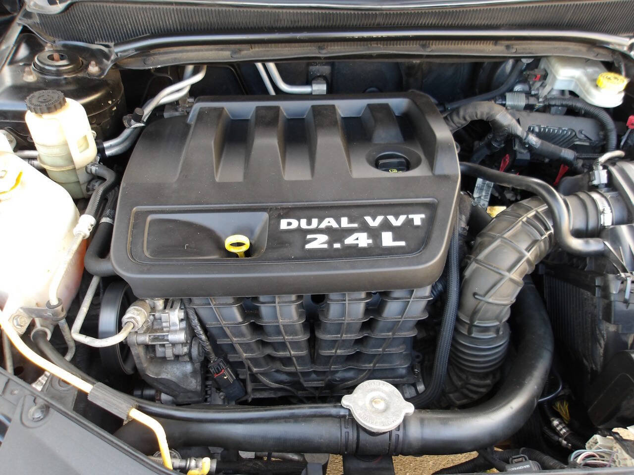 Used 2013 Dodge Avenger SXT FWD image 19