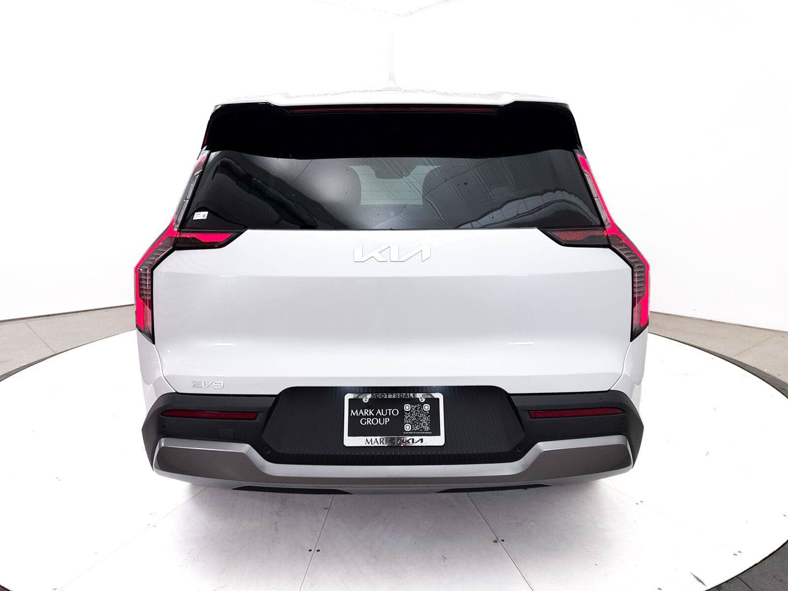 Used 2024 Kia EV9 Light Long Range RWD image 18