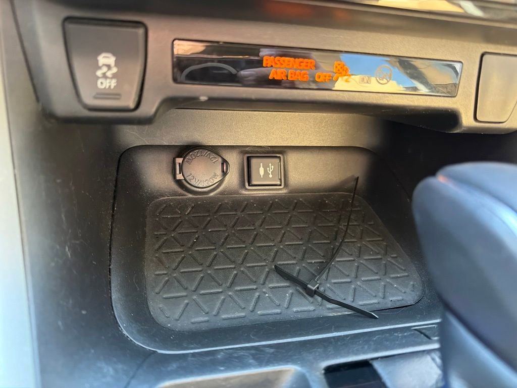 Used 2019 Toyota RAV4 XLE Premium AWD/4WD image 22