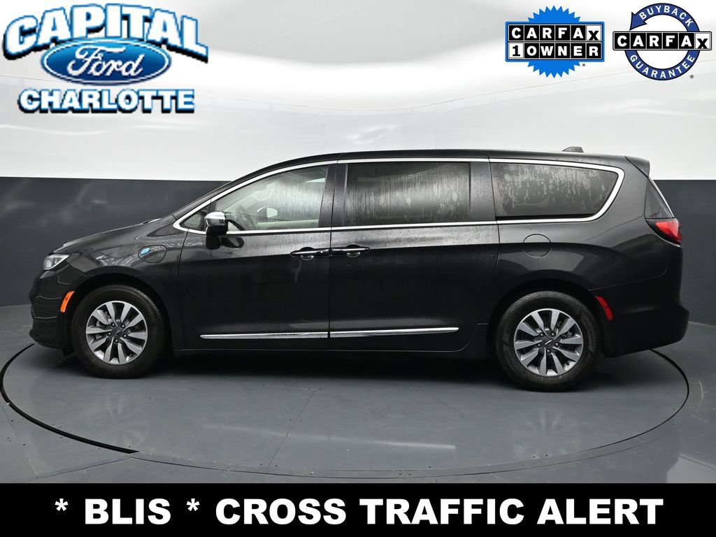 Used 2023 Chrysler Pacifica Limited FWD image 5