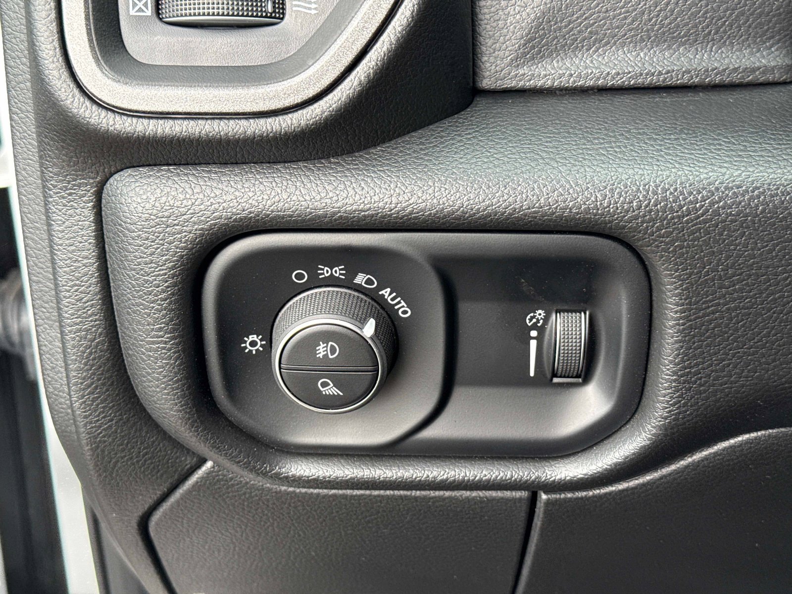 Certified 2025 RAM 2500 Tradesman AWD/4WD image 33